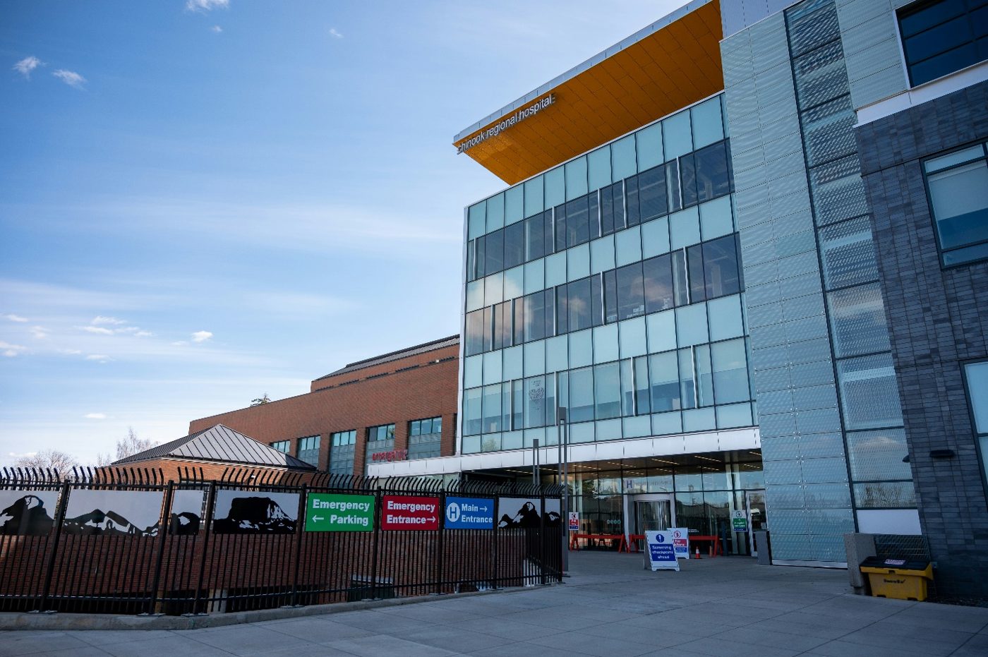 The exterior of a modern hospital building with a blue sky